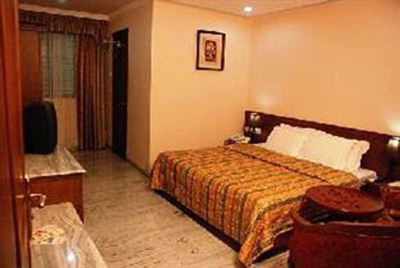 Grand Seasons Hotel Kochi Exterior photo
